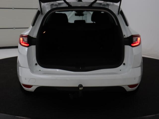 Renault MEGANE 1.2 TCe Limited | Trekhaak | Carplay | Navigatie | Keyless | Climate control | DAB | Parkeerhulp | Cruise control | Bluetooth | Getint glas