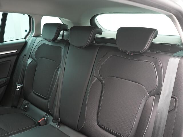 Renault MEGANE Estate TCe 140 Intens - RIJKLAARPRIJS - All Seasonbanden - Achteruitrijcamera - Cruise Control - Trekhaak - Dealeronderhouden