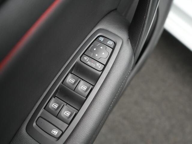 Renault MEGANE Estate TCe 140 Intens - RIJKLAARPRIJS - All Seasonbanden - Achteruitrijcamera - Cruise Control - Trekhaak - Dealeronderhouden