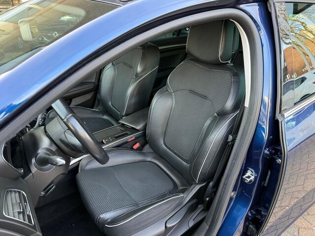 Renault MEGANE Estate 1.3 TCe Bose CAMERA TREKHAAK NAVIGATIE PARKEERHULP ECC LICHTM.VELGEN PARKEERSENSOREN