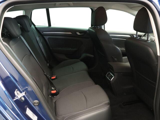 Renault MEGANE Estate E-Tech Plug-In Hybrid 160pk Zen | 92% Accu score | Stoel- en stuurwielverwarming | Lichtmetalen velgen | Navigatie |