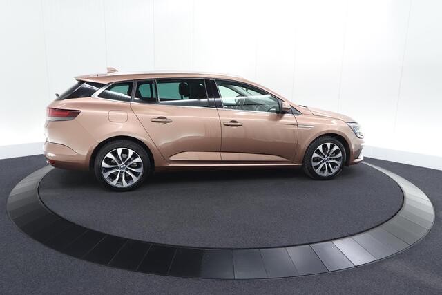 Renault MEGANE Estate 1.6 E-Tech Plug-In Hybrid 160 Intens | Stoelmassage | Dodehoekdetectie | Leer | Camera
