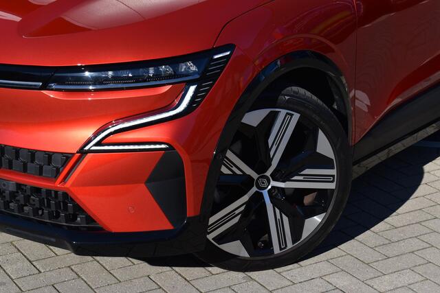 Renault MEGANE E-Tech EV60 Optimum Charge Iconic | TREKHAAK | APPLE CARPLAY/ANDRIOD AUTO | HARMAN KARDON | 360 CAMERA | STOEL/STUURVERWARMING | ADAPT. CRUISE CONTROL | CLIMATE CONTROL | LMV | PDC |