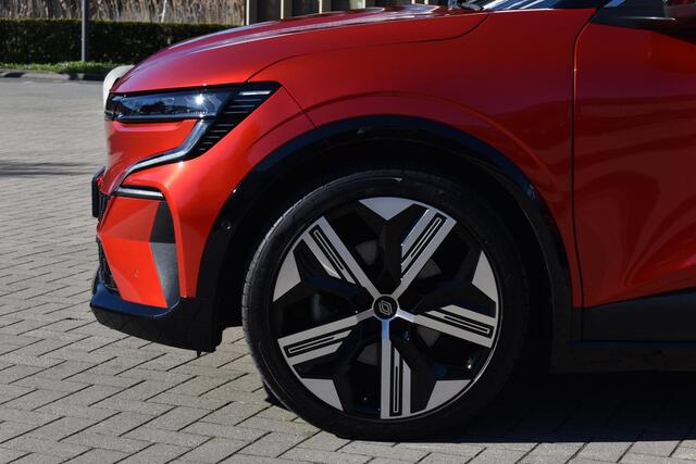 Renault MEGANE E-Tech EV60 Optimum Charge Iconic | TREKHAAK | APPLE CARPLAY/ANDRIOD AUTO | HARMAN KARDON | 360 CAMERA | STOEL/STUURVERWARMING | ADAPT. CRUISE CONTROL | CLIMATE CONTROL | LMV | PDC |