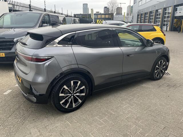 Renault MEGANE E-Tech EV60 Optimum Charge Iconic / Lederen bekleding / 360 camera