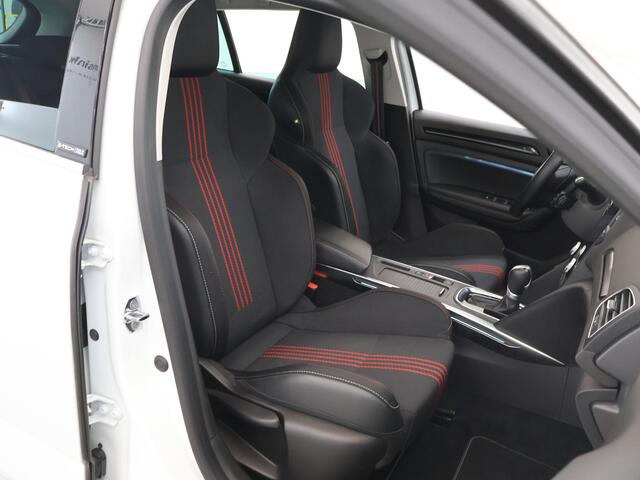 Renault MEGANE Estate 1.6 E-Tech Plug-In Hybrid 160 R.S. Line | Trekhaak Afneembaar | Navigatie | Parkeercamera | Bose | Stoelverwarming |