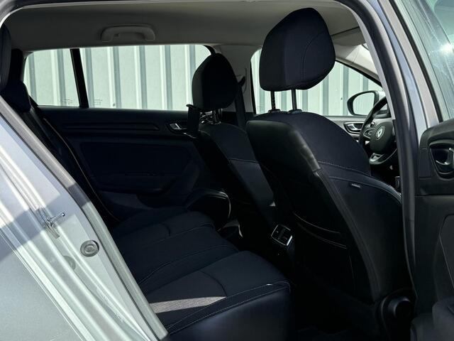 Renault MEGANE Estate 1.3 TCe Zen / Trekhaak 1700 KG / All Seasonbanden / Navigatie / Camera / Bluetooth / Netjes Onderhouden / Cruise Control / Climate Control /