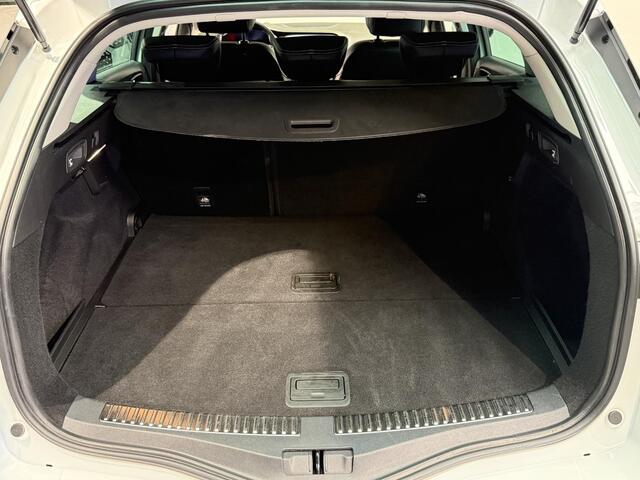 Renault MEGANE Estate 1.0 TCe Intens | Navigatie | Parkeersensoren V+A | Climate Control | Cruise Control |