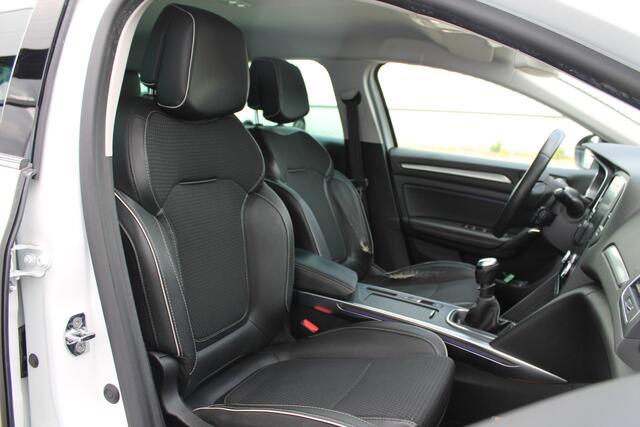 Renault MEGANE Estate 1.3 TCe 160 PK Bose | Trekhaak | Bose geluid | Camer achter | Witmetallic |