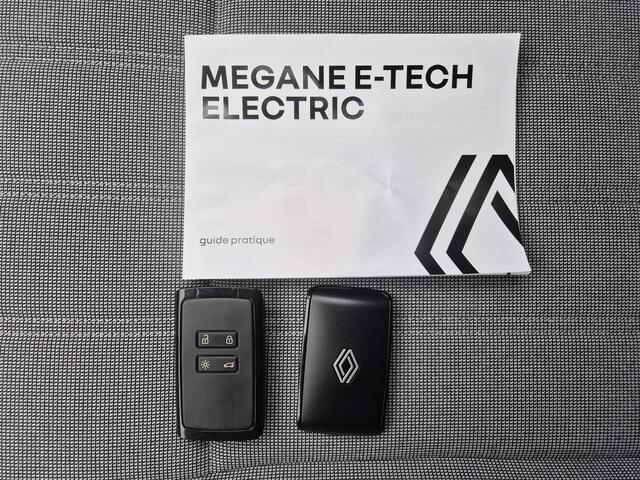 Renault MEGANE E-Tech comfort range techno 60 kWh / SOH 99,45% / Fabrieksgarantie tot 12-2027 / CCS snelladen / Warmtepomp / Adaptief cruise control / Achteruitrijcamera / Apple Carplay Android Auto / Keyless Entry/Start /