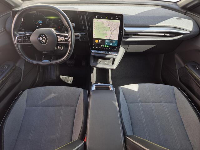 Renault MEGANE E-Tech EV60 Optimum Charge Iconic / SOH 93,22% / Dealer onderhouden / CCS snellader / Stuur- & Stoelverwarming / Achteruitrijcamera / Draadloze telefoon lader / Apple Carplay Android Auto / Warmtepomp / Adaptief cruise control /