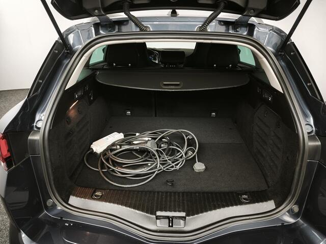 Renault MEGANE Estate 1.6 E-Tech Plug-In Hybrid 160 R.S. Line | Camera | Sportstoelen | SoH 94,8% | Trekhaak | Head Up Display | LED |