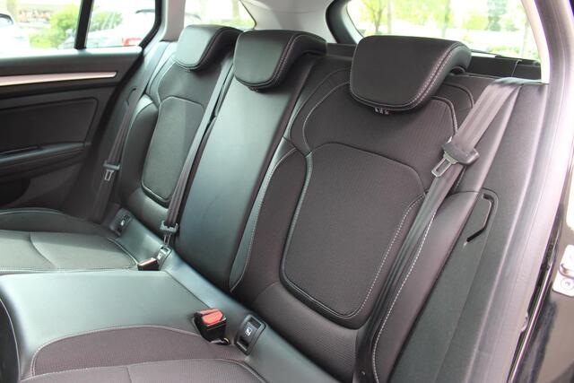 Renault MEGANE Estate 1.3 TCe 140 Techno | Dodehoekdetectie | Achteruitrijcamera | Trekhaak