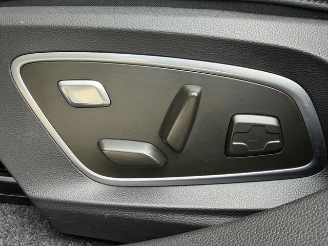 Renault MEGANE E-Tech EV60 Optimum Charge 220 Iconic Leder / SOH 94% / Warmtepomp / Camera Binnenspiegel / 360 Camera / Navigatie / Carplay / Clima / Two Tone / 20" lm