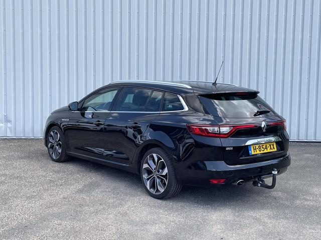 Renault MEGANE Estate 1.2 TCe 130 Bose | Navigatie 8,7" | Stoelverwarming | Trekhaak afneembaar | Dealer onderhouden!