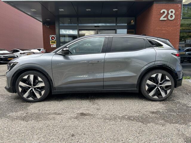 Renault MEGANE E-Tech EV40 Boost Charge Techno // NAVI + CARPLAY // FULL LED // CAMERA // CLIMA // STOEL + STUURWIELVERWARMING // SFEERVERLICHTING