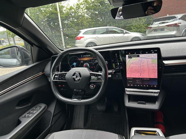 Renault MEGANE E-Tech EV40 Boost Charge Techno // NAVI + CARPLAY // FULL LED // CAMERA // CLIMA // STOEL + STUURWIELVERWARMING // SFEERVERLICHTING