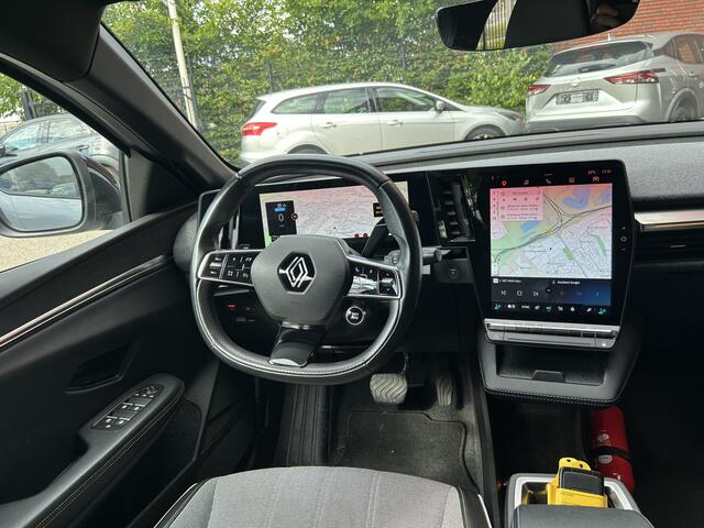 Renault MEGANE E-Tech EV40 Boost Charge Techno // NAVI + CARPLAY // FULL LED // CAMERA // CLIMA // STOEL + STUURWIELVERWARMING // SFEERVERLICHTING
