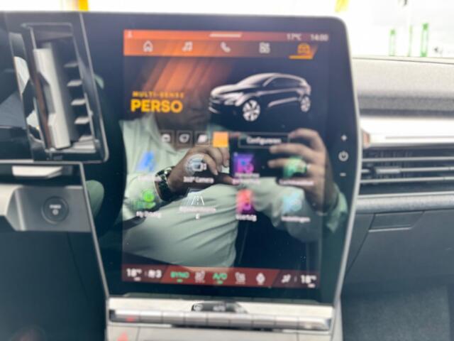 Renault MEGANE EV60 Techno 220 pk Pack Winter Harman Kardon All Seasons