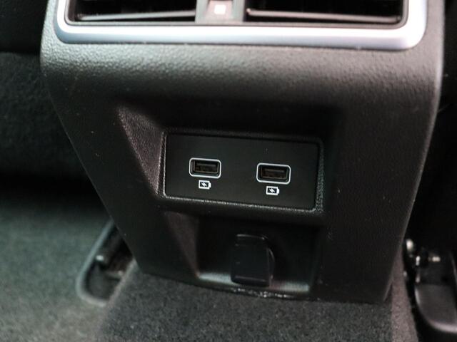Renault MEGANE Estate TCe 140pk Intens | Volledig lederen interieur | Elektrische bestuurdersstoel | Head Up Display | Stoel en stuurverwarming |