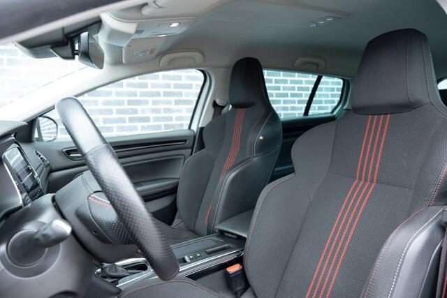 Renault MEGANE Estate 1.6 Plug-In Hybrid 160 R.S. Line | Navigatie | Apple Carplay | Android Auto | Keyless Entry | Stoelverwarming | Lichtmetalen Velgen 17 inch | Cruise Control | Parkeersensoren | LED Koplampen