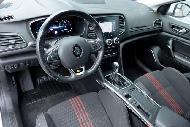Renault MEGANE Estate 1.6 Plug-In Hybrid 160 R.S. Line | Navigatie | Apple Carplay | Android Auto | Keyless Entry | Stoelverwarming | Lichtmetalen Velgen 17 inch | Cruise Control | Parkeersensoren | LED Koplampen