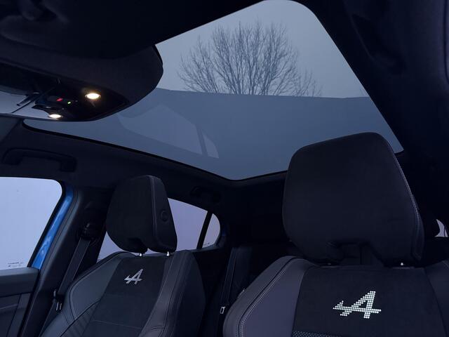 Renault Rafale 1.2 E-Tech 4x4 plug-in hybrid 300 esprit Alpine / Fabrieksgarantie tot 04-2027 / PANO / EAER 98 km / Panoramadak variabele transparantie / HUD / Camera 360° / Elektrische klep / Navigatie / Apple Carplay Android / Stuur & stoel en voorruitverwarming / Ada