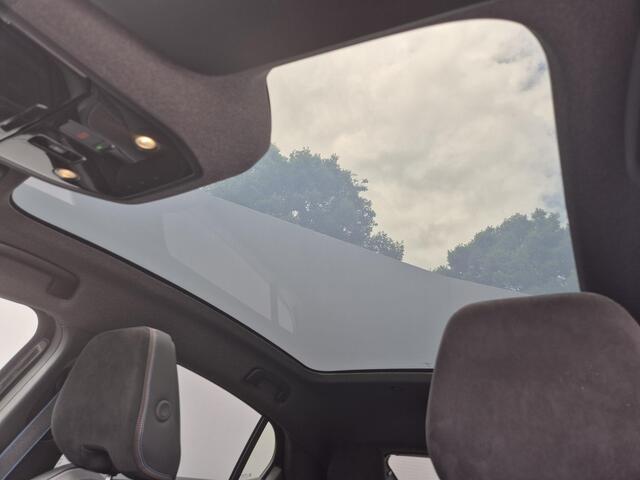 Renault Rafale 1.2 E-Tech 4x4 plug-in hybrid 300 esprit Alpine / Fabrieksgarantie tot 09-2027 / All season banden / Head Up Display / Trekgewicht 1500 kg / Elektrische achterklep / Harman/Kardon Audio Systeem / Stuur- Stoel & Achterbankverwarming / Adaptief cruise contr