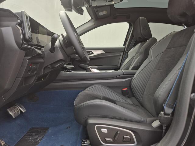 Renault Rafale 1.2 E-Tech 4x4 plug-in hybrid 300 esprit Alpine / Fabrieksgarantie tot 09-2027 / All season banden / Head Up Display / Trekgewicht 1500 kg / Elektrische achterklep / Harman/Kardon Audio Systeem / Stuur- Stoel & Achterbankverwarming / Adaptief cruise contr