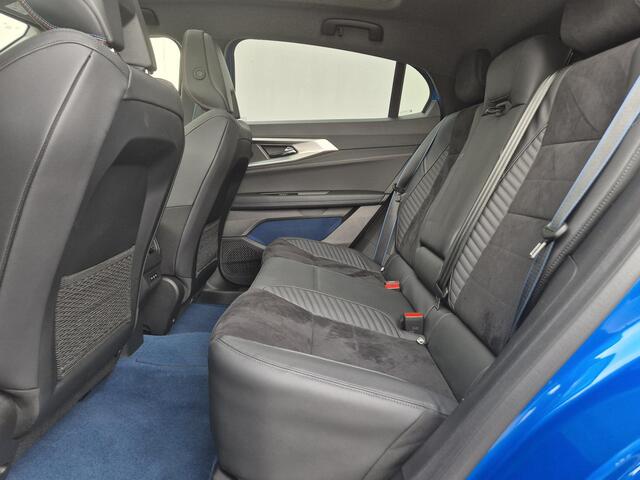 Renault Rafale 1.2 E-Tech 4x4 plug-in hybrid 300 esprit Alpine / Fabrieksgarantie tot 05-2027 / Panoramadak / All-season badnen / Trekgewicht 1.500 kg / Head Up Display / 360 Camera / Stoel-/Voorruit-/Stuurwiel Verwarmd / Apple Carplay Android Auto / Adpatieve Cruise /