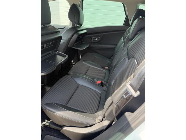 Renault SCENIC 1.3 TCe Intens / Navi / Cruise / Camera / Easy parking / Stoelverwarming / Clima / sensoren voor / Keyless