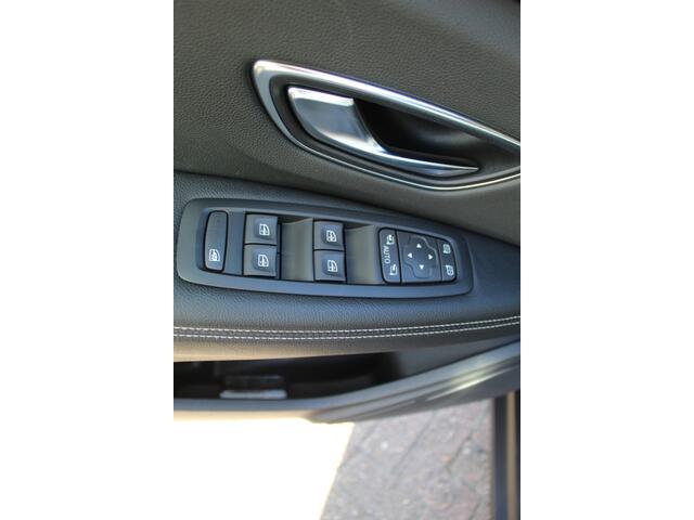 Renault SCENIC 1.2 TCe Intens , Trekgewicht 1850kg Zeer nette hoog zitter , Climate control , Navigatie , Cruis control Trekhaak , Parkeer sensoren V+A , AGR stoel bestuurder