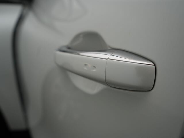 Renault SCENIC TCe 130 Intens - RIJKLAARPRIJS - All Seasonbanden - Achteruitrijcamera - Cruise Control - Trekhaak - Dealeronderhouden