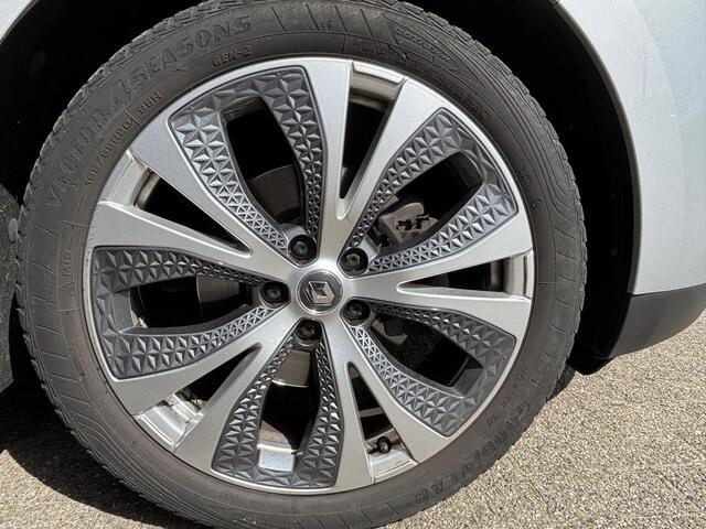 Renault SCENIC 1.2 TCe Intens Keurige Auto, Navigatie, Massage best. stoel, Stoelverwarming, Licht metaal 18' / All Seasons banden, Trekhaak, zonneschermen achterin, Ideale vakantie Auto!!