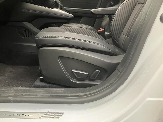 Renault Symbioz 1.8 E-Tech full hybrid 160 esprit Alpine / Demonstratieauto / Harman Kardon Audio / Panoramadak / Google Maps Navigatie / 360 Graden Camera / Stoel- en Stuurverwarming / Verwarmde Voorruit / Elektrische Kofferbak / Elektrische Stoelverstelling / Sportstoe