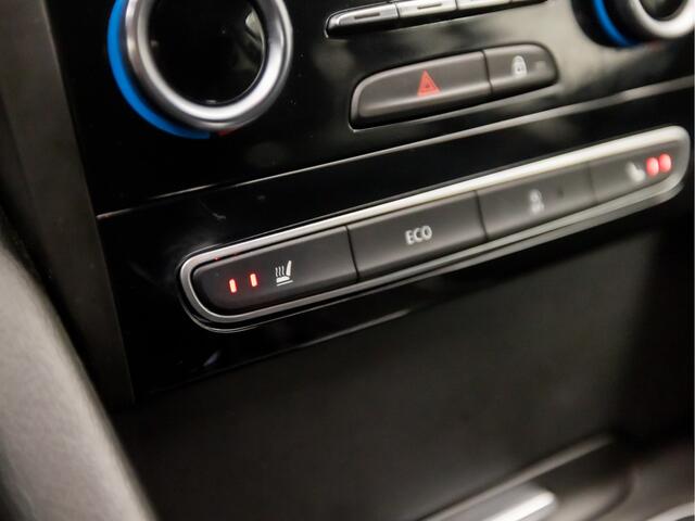 Renault TALISMAN Estate 1.8 TCe Initiale Paris 225Pk Automaat (VIRTUAL COCKPIT, APPLE CARPLAY, GROOT NAVI, LEDER, STOELVERWARMING, SPORTSTOELEN, SFEERVERLICHTING, GETINT GLAS, KEYLESS, NIEUWSTAAT)