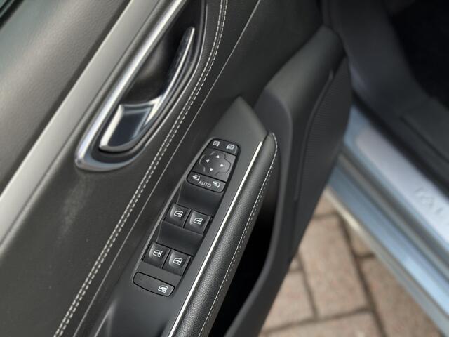 Renault TALISMAN Estate 1.3 TCe Business Intens!! | Clima | Cruise | Camera | Afn.Trekhaak | Navi | Stoel/Stuurverwarming | LM Velgen | SCHERPSTE PRIJS VAN NEDERLAND