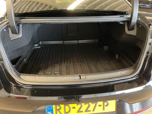 Renault TALISMAN 1.6 TCe Initiale Paris APPLE CARPLAY ANDROID AUTO / 4 WHEEL STEERING / CLIMATE CONTROLE / CRUISE CONTROLE / LEDEREN BEKLEDING.