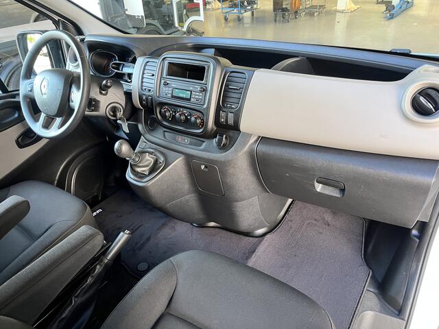 Renault TRAFIC 1.6 dCi L1H1 122pk Airco Cruise control Kastinrichting Trekhaak 2000kg trekgewicht Bluetooth telefoon voorbereiding Schuifdeur 2-Persoons 1e eigenaar Euro 6