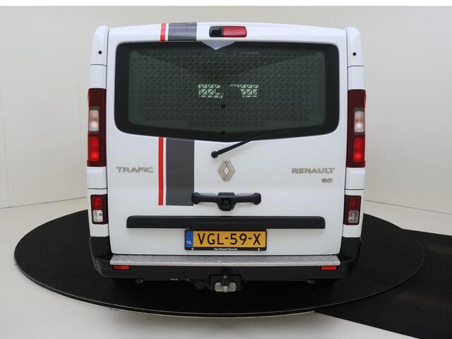 Renault TRAFIC 2.0 dCi 170Pk T30 L2H1 Luxe | Climate Control | Parkeersensoren Achter | Achteruitrijcamera | Bluetooth Telefoon Voorbereiding | Cruise Control | Trekhaak |
