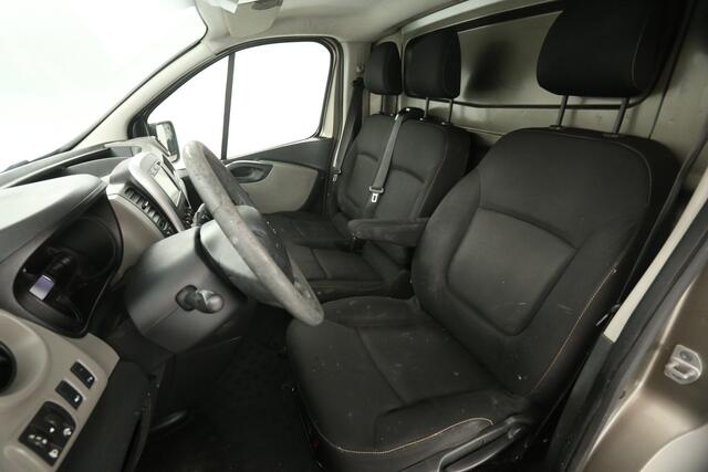 Renault TRAFIC 1.6 dCi T27 L1H1 | MARGE! | Airco Cruise Navigatie PDC 3 Persoons Imperiaal 17"LMV Trekhaak
