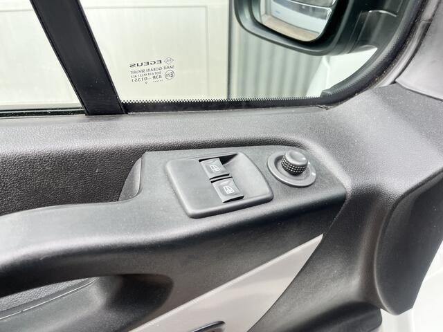 Renault TRAFIC 1.6 dCi T29 L1H1 Kastinrichting Airco Cruise controle Kastinrichting 3-Persoons Telefoonverbinding Parkeersensoren achter 1e eigenaar Euro 6 Dealer onderhouden