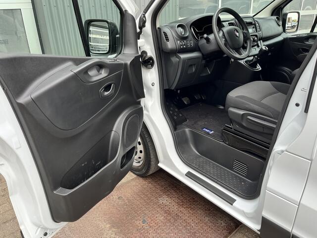 Renault TRAFIC 2.0 dCi 120 T29 L2H1 Airco Cruise control Trekhaak 2000kg trekgewicht Bluetooth telefoon voorbereiding Schuifdeur 2-Persoons 1e eigenaar Euro 6