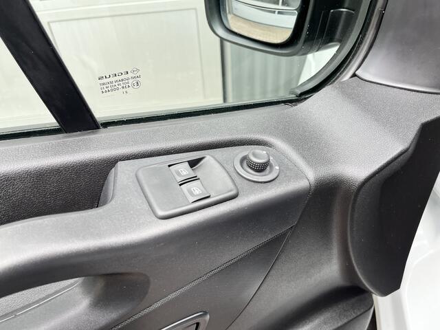 Renault TRAFIC 2.0 dCi 120 T29 L2H1 Airco Cruise control Trekhaak 2000kg trekgewicht Bluetooth telefoon voorbereiding Schuifdeur 2-Persoons 1e eigenaar Euro 6