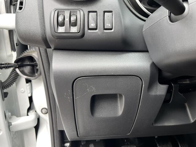 Renault TRAFIC 2.0 dCi 120 T29 L2H1 Airco Cruise control Trekhaak 2000kg trekgewicht Bluetooth telefoon voorbereiding Schuifdeur 2-Persoons 1e eigenaar Euro 6