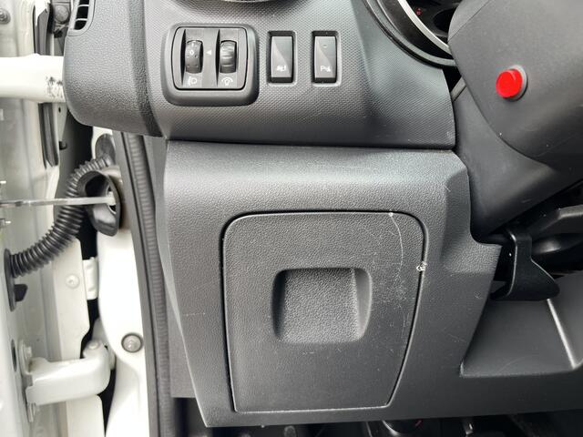 Renault TRAFIC 1.6 dCi L1H1 2x Schuifdeur Kastinrichting Airco Cruise controle Kastinrichting 3-Persoons Telefoonverbinding Parkeersensoren achter Sitebars 1e eigenaar Euro 6 Dealer onderhouden