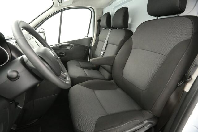 Renault TRAFIC 2.0 dCi L2H1 145PK Automaat Airco Camera Cruise Carplay Imperiaal Trekhaak Navi PDC 3 Persoons