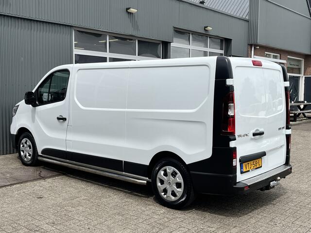 Renault TRAFIC 2.0 dCi L2H1 Airco Cruise controle Trekhaak 2000kg 3-Persoons Telefoonverbinding Apple carplay Navigatiesysteem Parkeersensoren achter 1e eigenaar Euro 6 Dealer onderhouden
