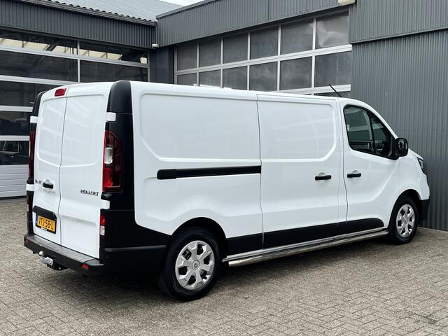 Renault TRAFIC 2.0 dCi L2H1 Airco Cruise controle Trekhaak 2000kg 3-Persoons Telefoonverbinding Apple carplay Navigatiesysteem Parkeersensoren achter 1e eigenaar Euro 6 Dealer onderhouden
