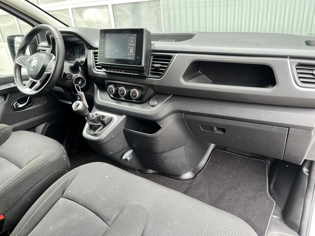 Renault TRAFIC 2.0 dCi L2H1 Airco Cruise controle Trekhaak 2000kg 3-Persoons Telefoonverbinding Apple carplay Navigatiesysteem Parkeersensoren achter 1e eigenaar Euro 6 Dealer onderhouden